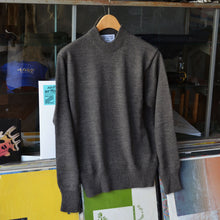 画像をギャラリービューアに読み込む, Ends and Means " Merino Wool Crew Neck Knit "