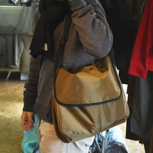画像をギャラリービューアに読み込む, Kaili " Lazy School Bag "