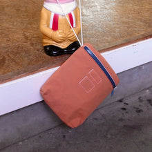 画像をギャラリービューアに読み込む, LOBS " C5 Night and Pouch M " Made by This is a(n)
