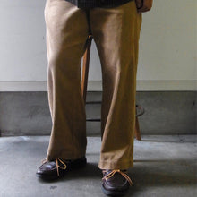 画像をギャラリービューアに読み込む, LOBS " C2 Corduroy Trousers "
