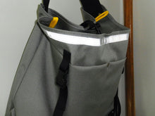 画像をギャラリービューアに読み込む, LOBS " C5 Night and Tote " Made by This is a(n)
