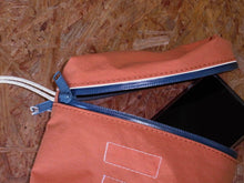 画像をギャラリービューアに読み込む, LOBS " C5 Night and Pouch S " Made by This is a(n)
